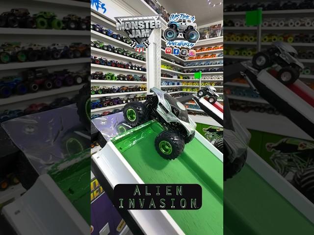 #monsterjam #Toy #MonsterTruck race | Viewer request 587 | #AlienInvasion  #NEAPolice #Battle