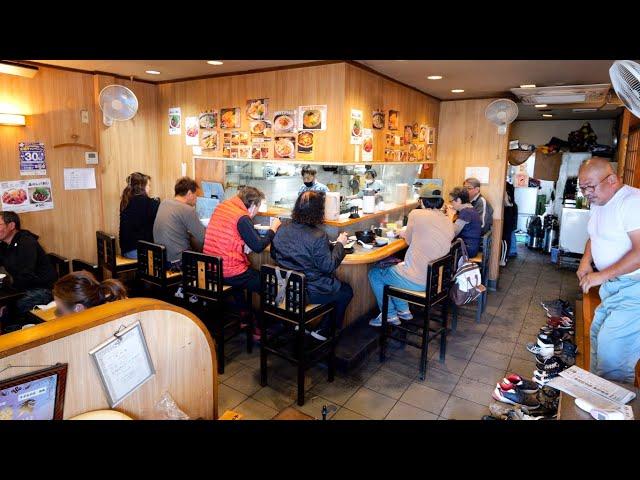 Katsudon! Tempura! A Day in a Popular Local Udon Restaurant in Japan