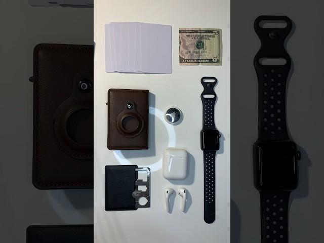 Smart wallet that revolutionizes your carry with AirTag tracking technology. 
