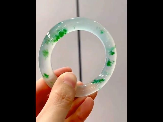 #翡翠#jade#玉#赌石#jadeite#缅甸翡翠#珠寶直播#玉石#玉器#翡翠手镯24小时翡翠直播间哥哥姐姐们可以加微信:fab163或line:chedaigou可以后台领取小礼物一份哦