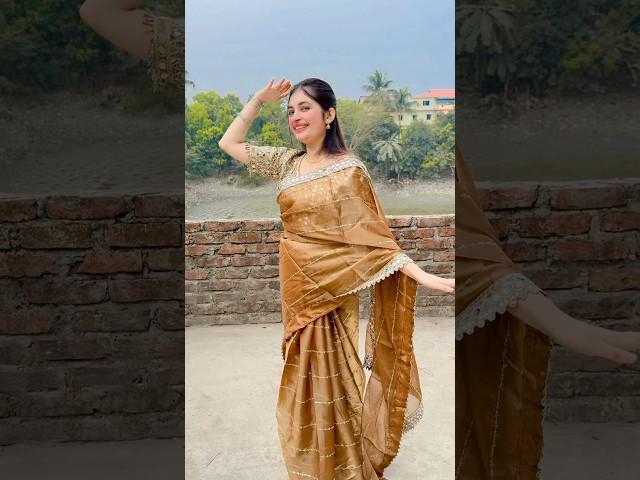 শাড়িতে কেমন লাগে আমায়? 