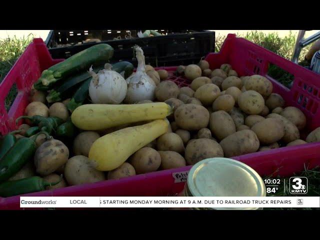 Omaha group distributes donations of fresh produce to those in need