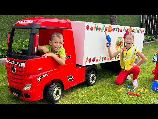 Max and Sofia unboxing and assembling Giant Toy truck