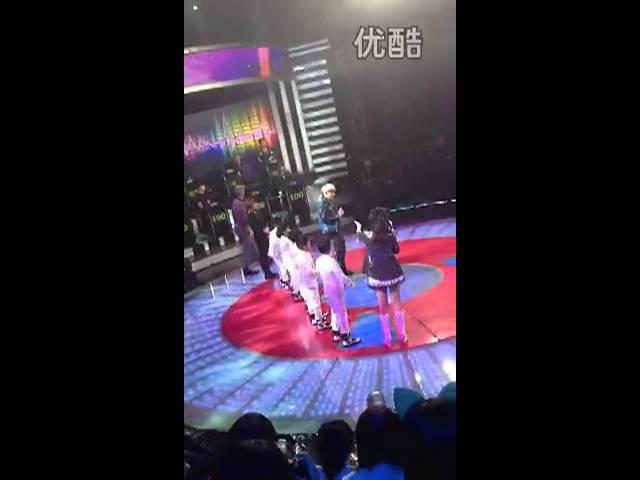 130126 Hubei TV fancam - Eunhyuk dancing with kids