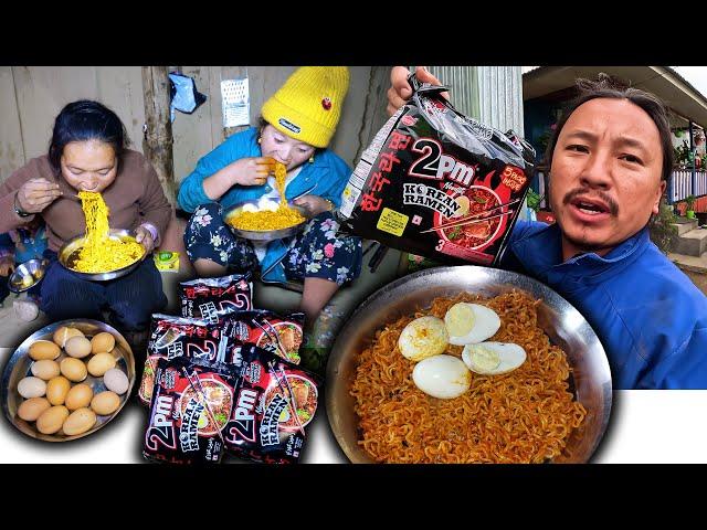 2pm Ramen Noodle and egg recipe eating अण्डा र पोरो 2pm चाउ चाउ खाजा खाको New Nepali Village vlog