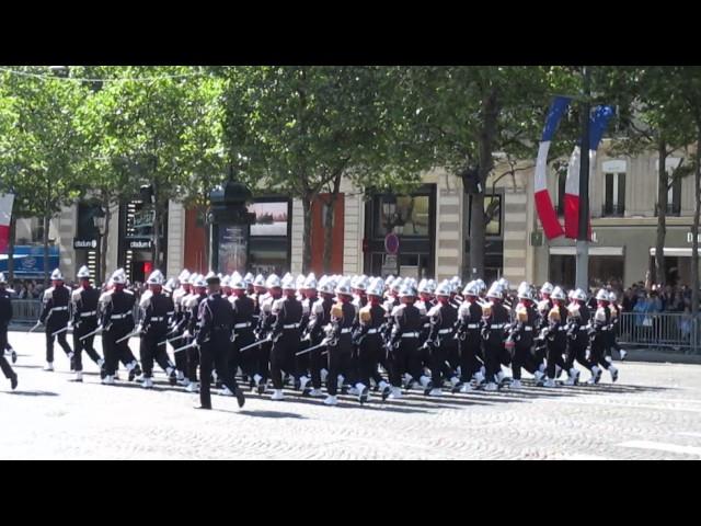 14 juillet: défilé des Pompiers de Paris par Ibra Khady Ndiaye