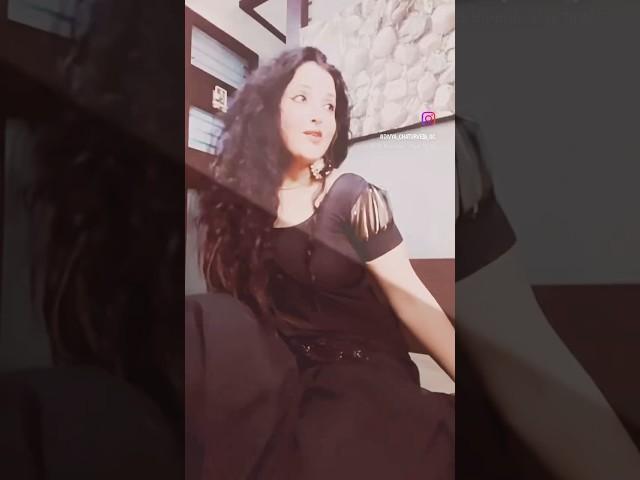 “Vintage beats. Timeless heat.”#OldIsGold #BollywoodVibes #RetroDance #sizzling #shorts