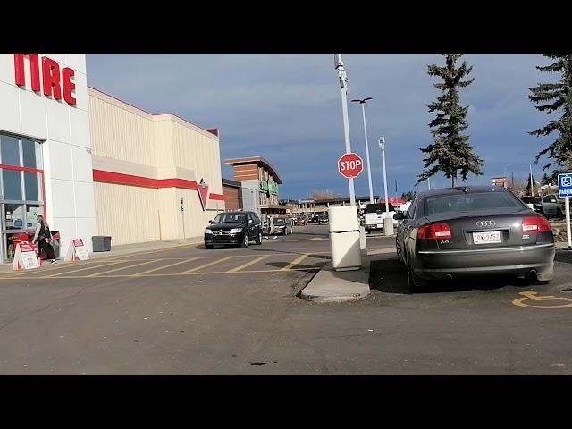 Shopping mall in Calgary  购物中心