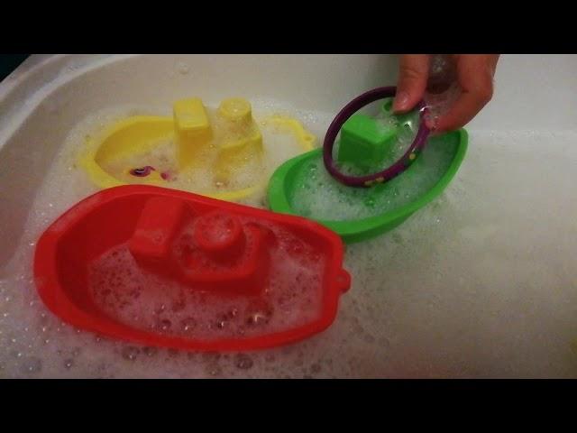 Barbie oyunları ve barbie küvette  köpüklü banyo ile renkli gemileri öğretmece Funny Kids Video