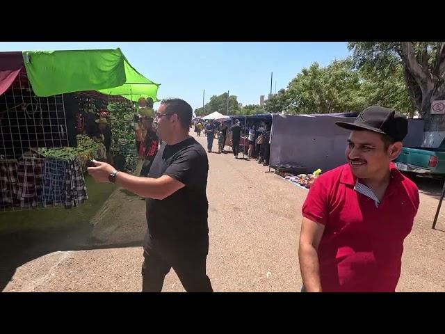 Comiendo en el tianguis de Navojoa Sonora que buen ambiente hay