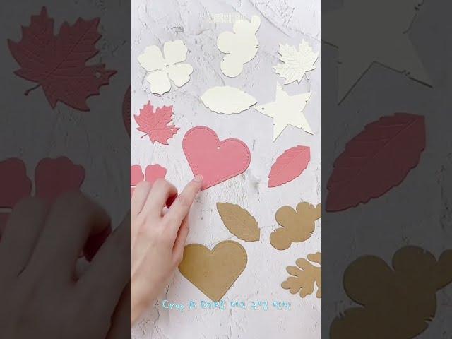 빅샷으로 커팅한 태그에 스탬프와 엠보싱파우더
