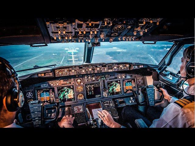 Challenging Landing LONDON CITY - Dangerous Airports /Short Runways Cockpit View by @DutchPilotGirl