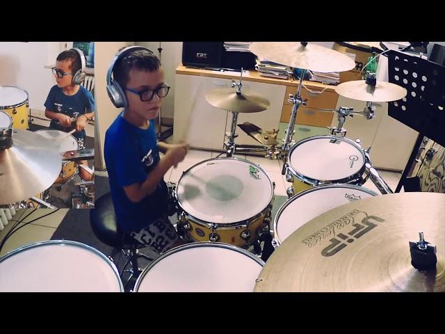 Nicola Ceccaroni ( 6 anni ) - " Everybody Needs Somebody " Drum Cover