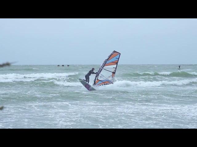 Stürmische Ostsee Kite- und Windsurfen in Mukran