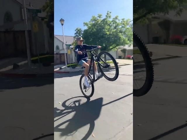 #wheelies #youtubeshort            #unknown #bro #mtb #automobile #bikelife #mountainbike #stunt