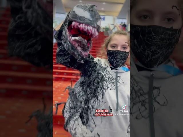 Real Life Venom at Awesome Con | #spiderman #venom #cosplay #marvel