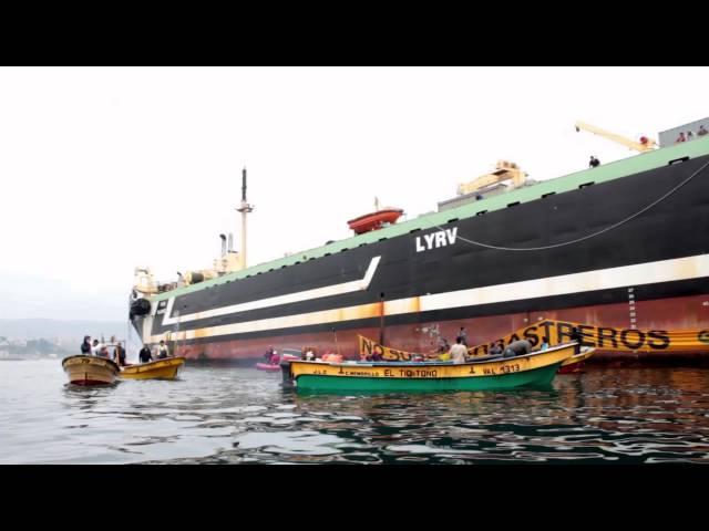 Activistas de Greenpeace se enfrentan a Super Arrastrero Margiris en Valparaíso