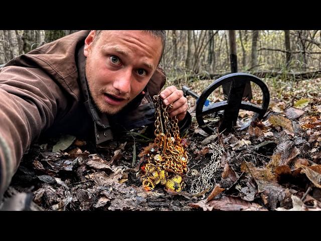 Buried GOLD TREASURE found with METAL DETECTOR!!  (Treasure Hunt)