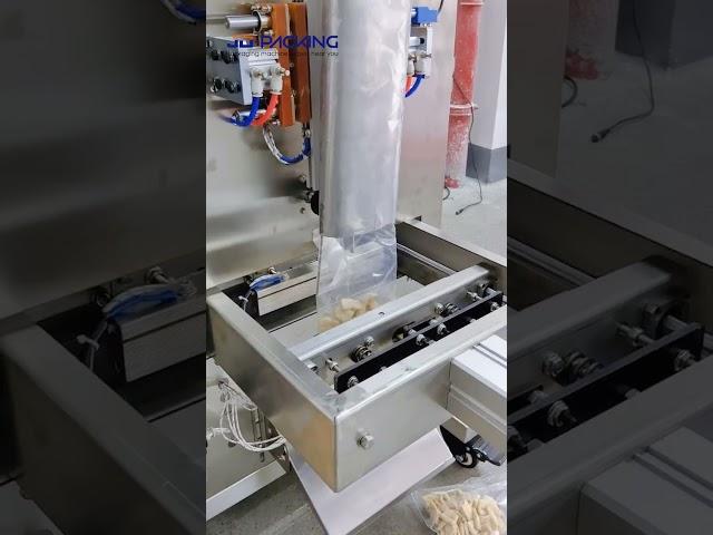 Automatic puffed food packaging machine