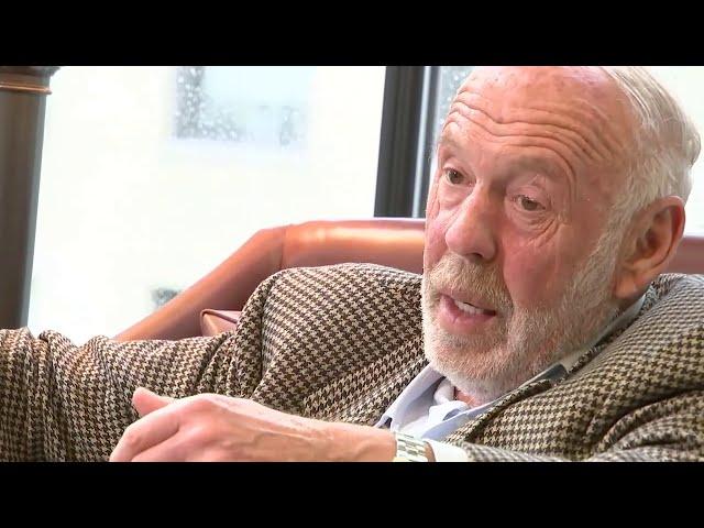 Jim Simons Destroys Efficent Market Hypothesis