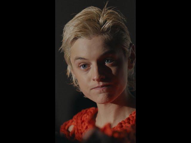this emma corrin cameo in GOOD GRIEF #emmacorrin #goodgrief #netflix
