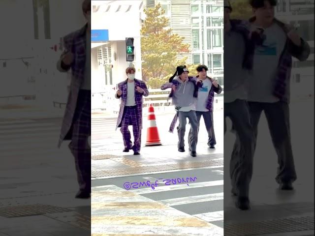 #SUPERJUNIOR_LSS #슈퍼주니어_LSS #슈퍼주니어 #SuperJunior #LSS #Suit_Up #이특 #신동 #시원 #Leeteuk #Shindong #Siwon