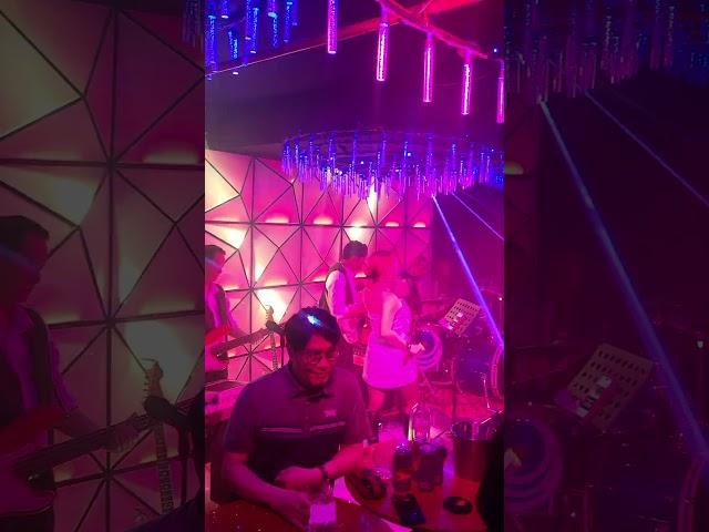 베트남 호치민 레탄동 코지바 cozy bar #호치민 #bar #브이비엔 #dj