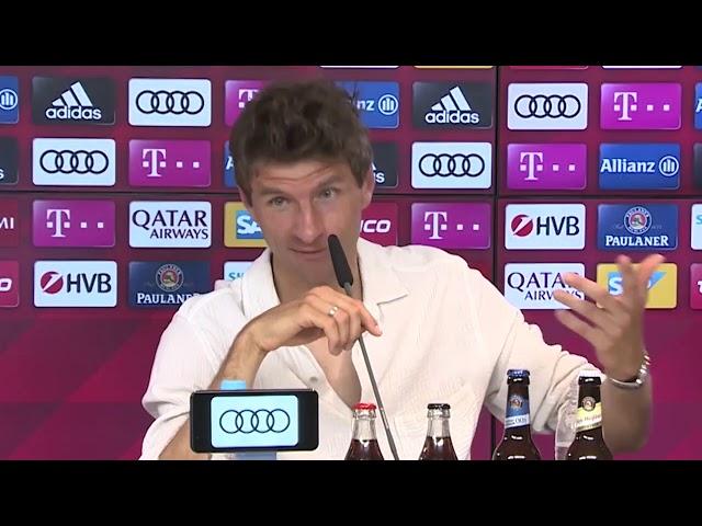 Müller saying LewanGOALski, but everyone laughs