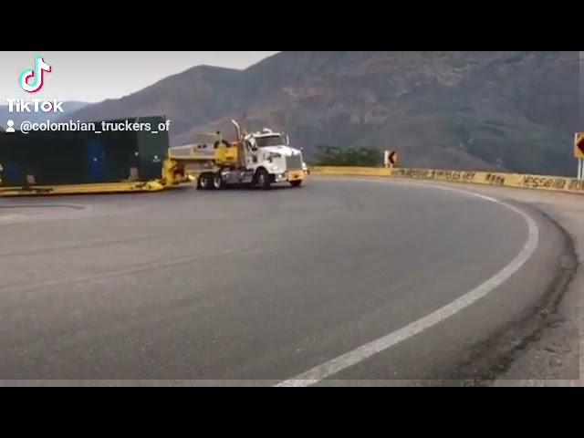 Carga extradimensionada   poder Kenworth  chicamocha