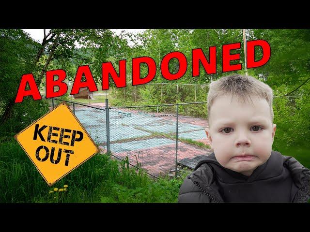 WE SNUCK INTO AN ABANDONED TENNIS COURT! *WE ALMOST GOT CAUGHT!*