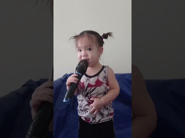 Em Gạo tập hát Ba Thương Con. .#baby #kids #kidsvideo #trending #cute #trendingshorts