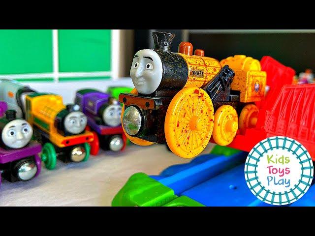 Thomas and Friends Wooden Railway Train Races | Thomas the Tank Engine Jumping Competition