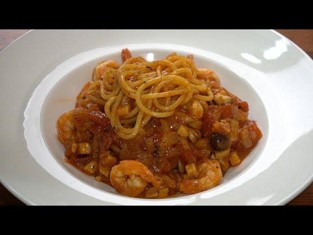 Make tomato spaghetti that tastes better than a restaurant with commercially available tomato sauce.