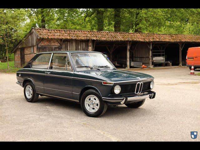 BMW 1802 Touring - Atlantik Blue, Parchment interior - Oldenzaal Classics