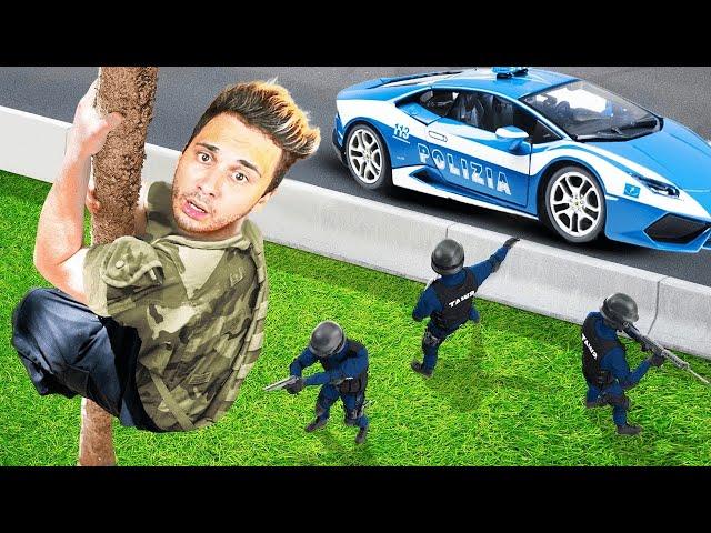 La POLIZIA vuole ARRESTARCI nella VILLA degli YOUTUBERS