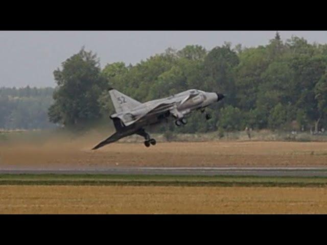 Impressive AJ37 Viggen Takeoff