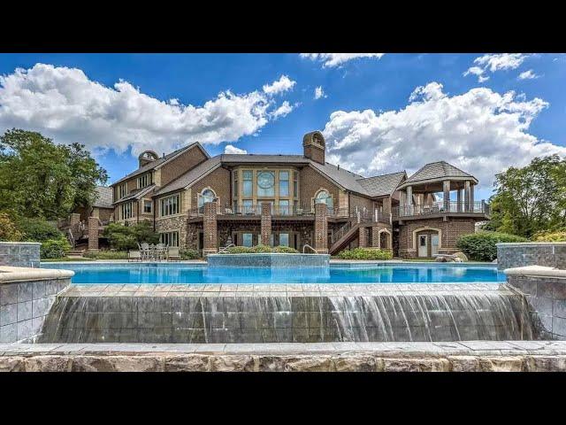 Luxury mansions in Omaha for sale. Premium class houses.