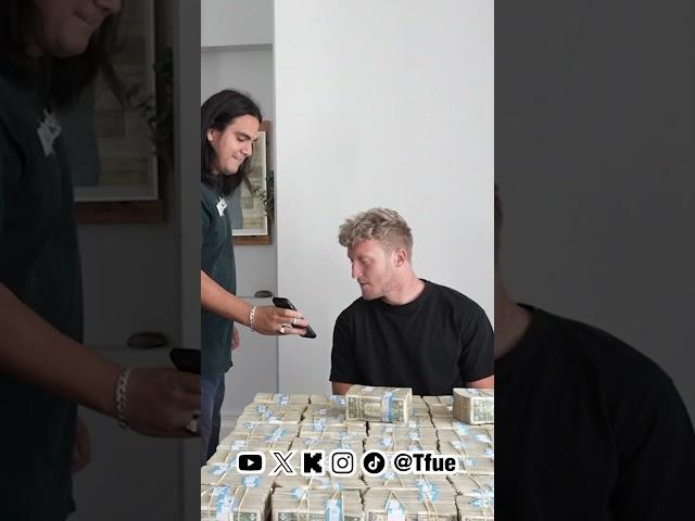 Recreating the Famous Floyd Mayweather Money Picture #tfue #Shorts #funny  #fortnite