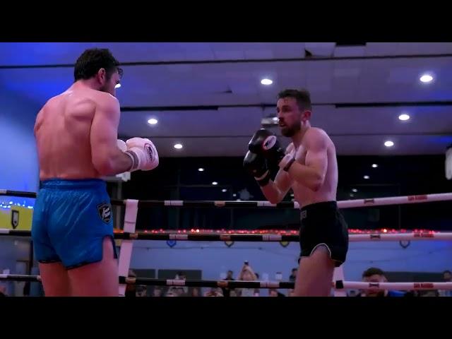 Wayne Kelly vs Cillian Hawes - battle of the barrs: 66kg B class Muay thai