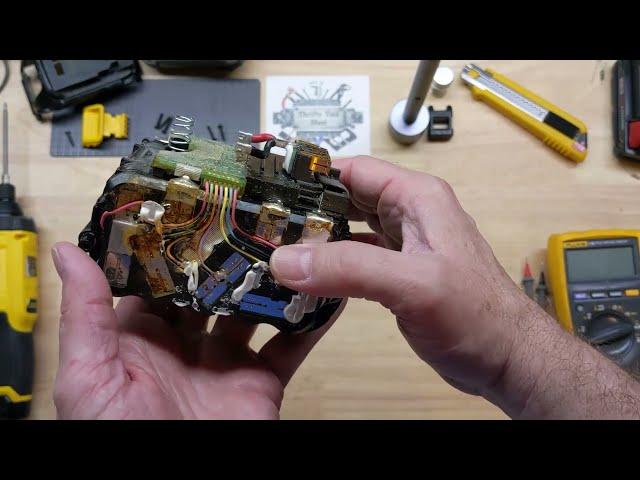 DeWalt FlexVolt Battery Pack Look Inside (Video #1)