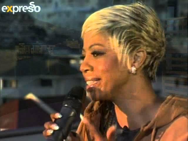 Kelly Khumalo performs "Ngiyabuza" (21.5.2013)