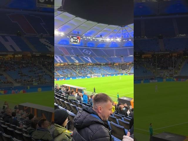 Minuskulisse bei Dynamo Kiew gg. Lazio Roma im Volksparkstadion in Hamburg