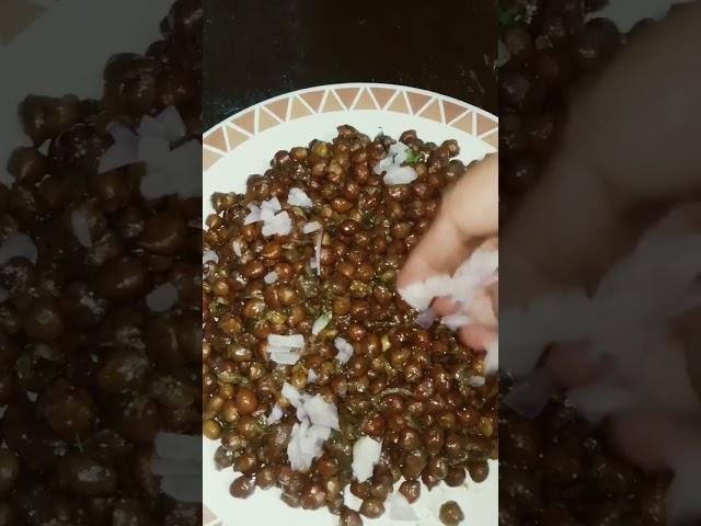 chatpata chana recipe Made by Zeenat cooking 92 try it now thanks for watching 