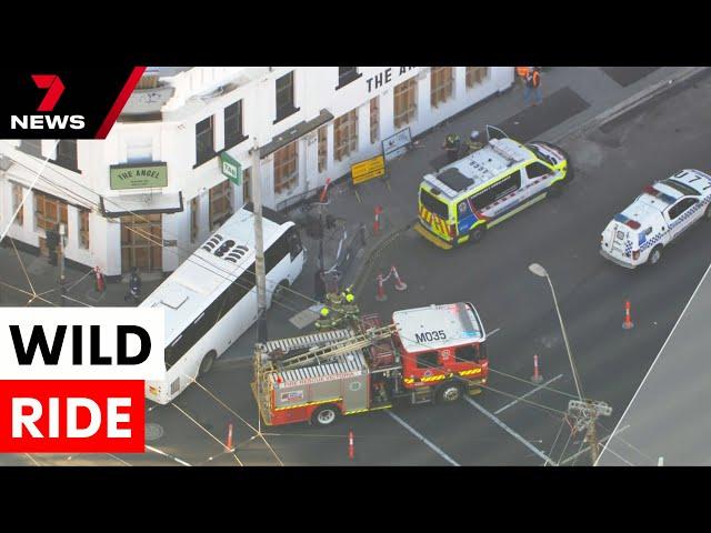 Bus bound for Monash University makes sudden pit-stop in the side of Malvern pub | 7NEWS