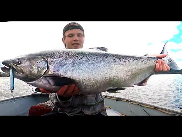 VERTICAL JIGGING for King Salmon - Lake Michigan 2020