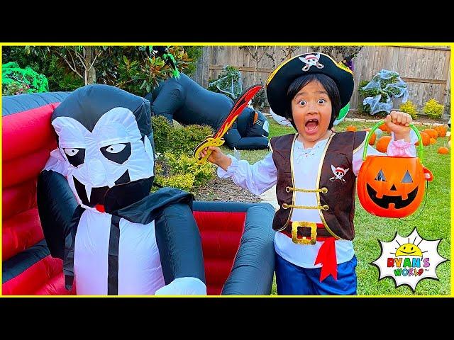 Ryan Pretend Play Halloween Trick Or Treat!