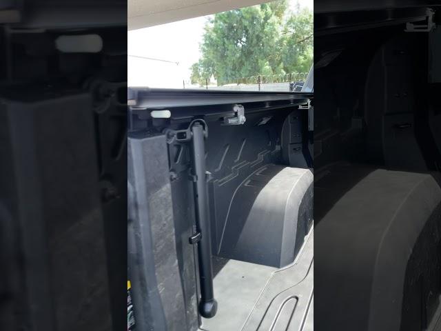 GMC Sierra Carbon Pro Bed Retrax Retractable Bed Cover #GMC #GM #truckaccessories #tonneaucover