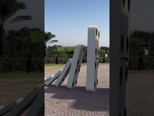 Big Domino versus Race Car 