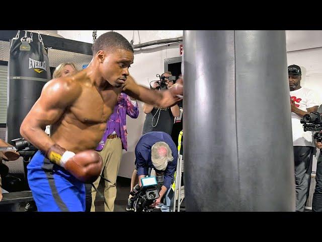 ERROL SPENCE JR ANGRILY HITS HEAVY BAG WITH RIB BREAKING PUNCHES IN FIRST LOOK TRAINING FOR UGAS!