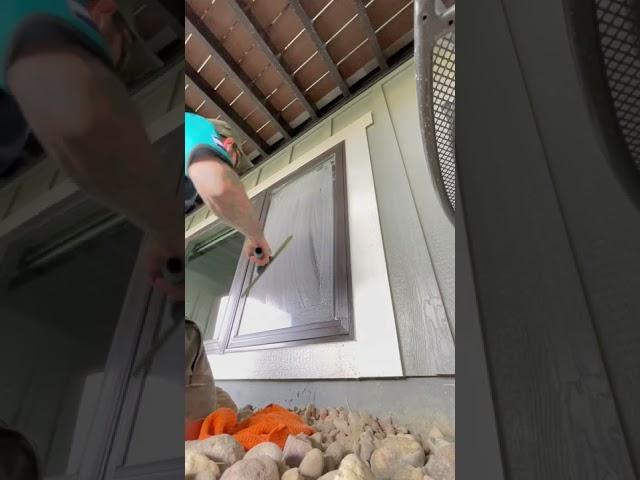 HOW TO CLEAN AN EXTERIOR RESIDENTIAL WINDOW IN 47 SECONDS